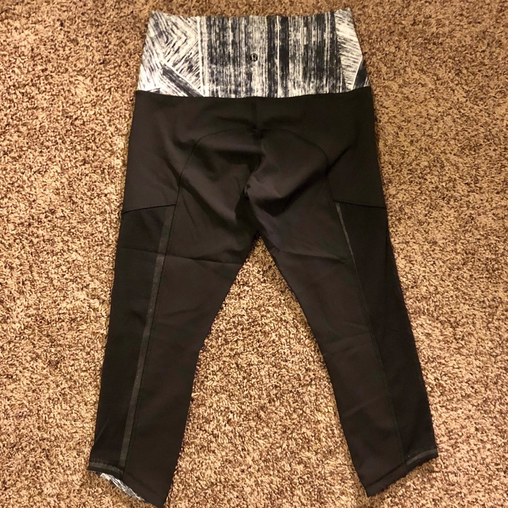 Lululemon leggings, size 6 w/ mesh side panels - Picture 2 of 3